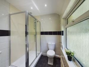 shower room - click for photo gallery